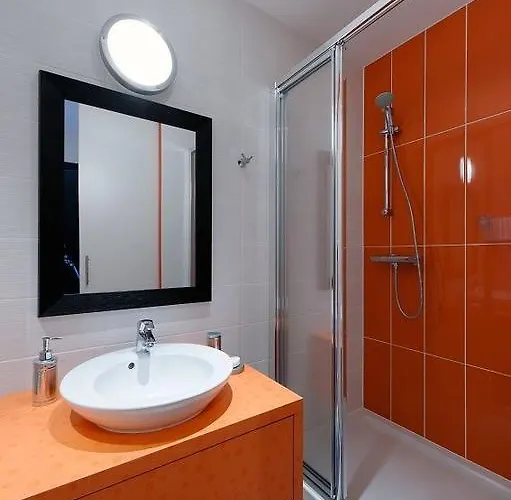 Comme Chez Soi *