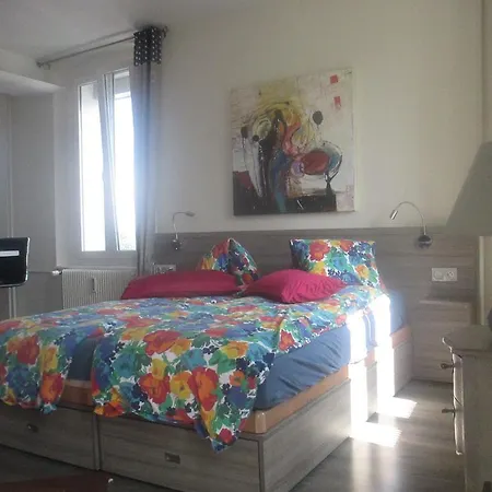 Comme Chez Soi